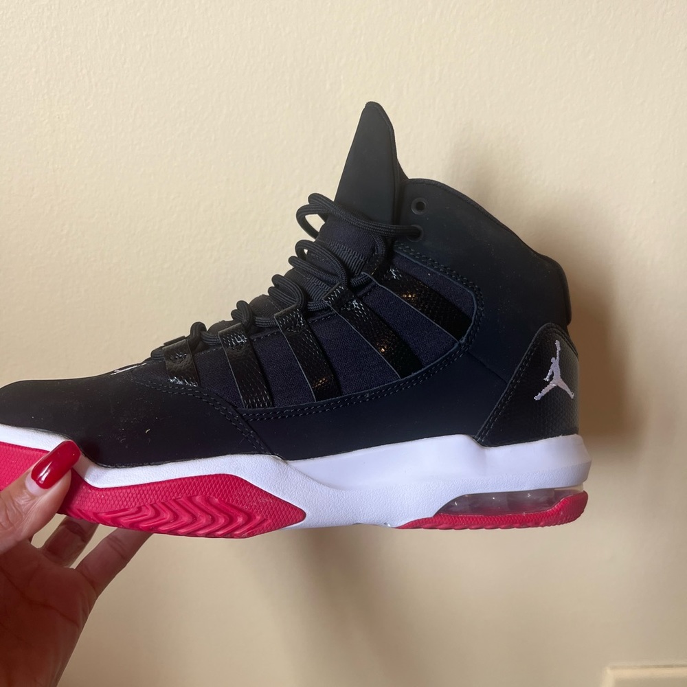 Brand new JORDAN MAX AURA GS ‘BLACK RUSH PINK